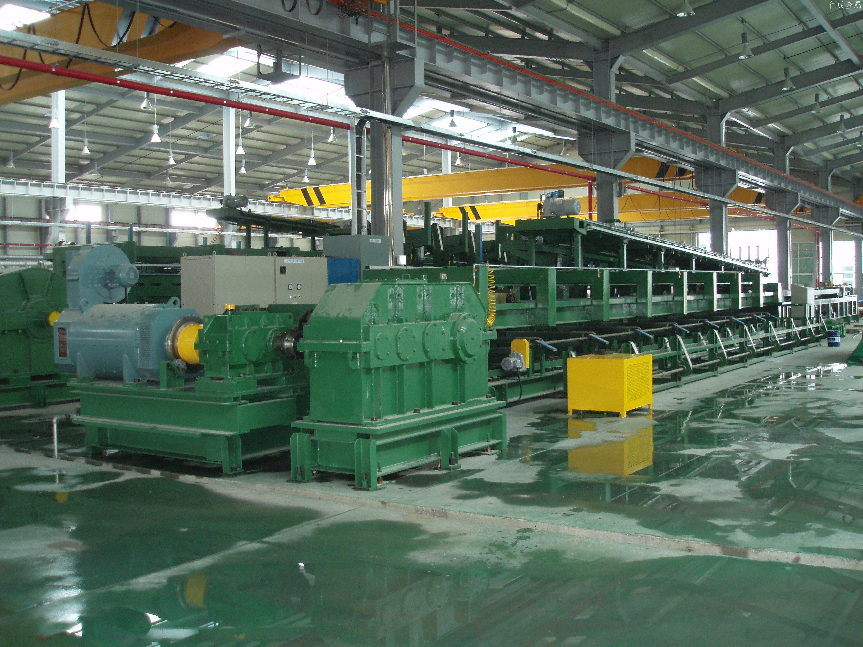 精密鋼管拉拔機. 精密鋼管拉拔機.