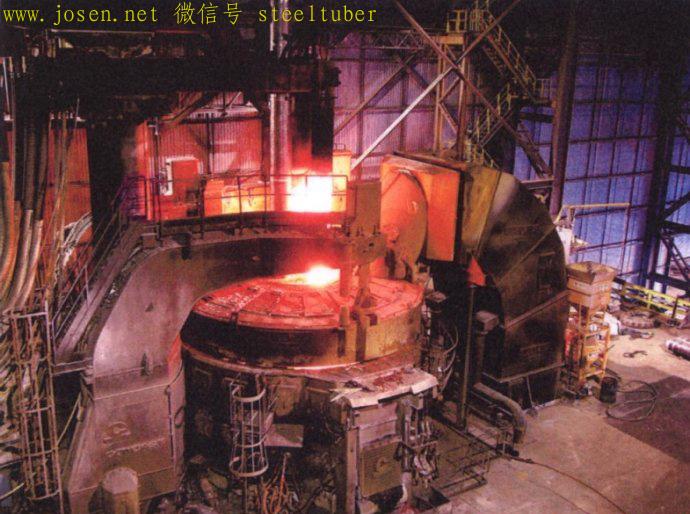 大功率電弧爐在煉鋼.jpg 大功率電弧爐在煉鋼.jpg