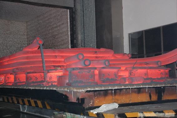 熱處理爐.JPG 熱處理爐.JPG