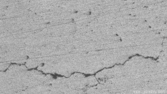 在馬氏體轉(zhuǎn)變區(qū)的冷卻過(guò)快而引起的淬火裂紋.jpeg