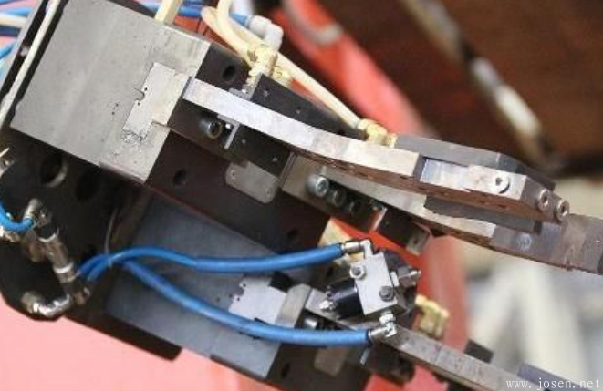 重大突破！中船重工研發(fā)國內(nèi)首個3D縫紉機器人打破國外壟斷