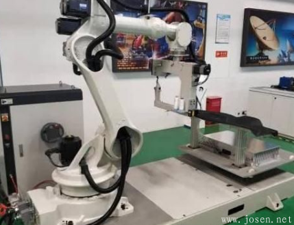 重大突破！中船重工研發(fā)國內(nèi)首個3D縫紉機器人打破國外壟斷