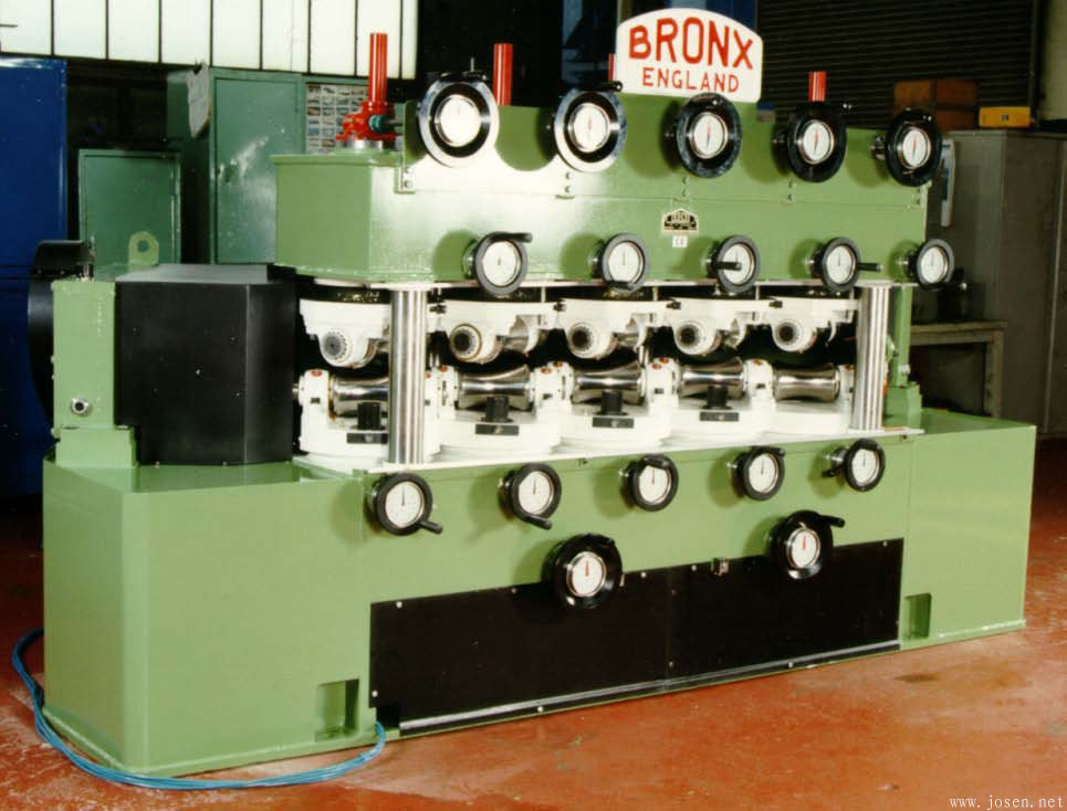 十輥矯直機.png 十輥矯直機.png