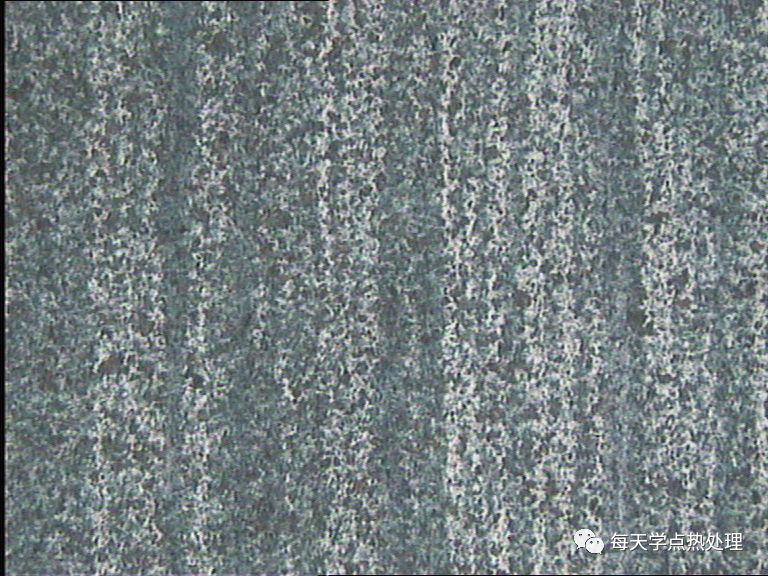 42Cr 回火索氏體和鐵素體(鍛打時(shí)方向形成)(縱向) 100× 42Cr 回火索氏體和鐵素體(鍛打時(shí)方向形成)(縱向) 100×