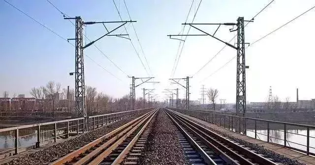 為什么火車的軌道不用不銹鋼,而用的是生銹的鐵-1.png